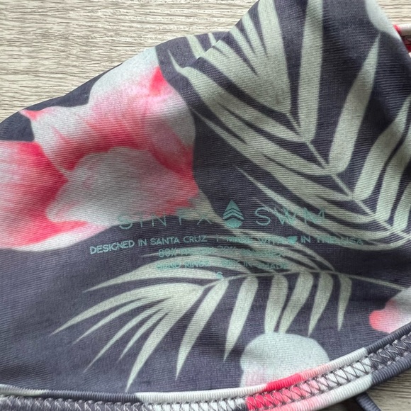 Stone Fox swimsuit - Picture 3 of 3